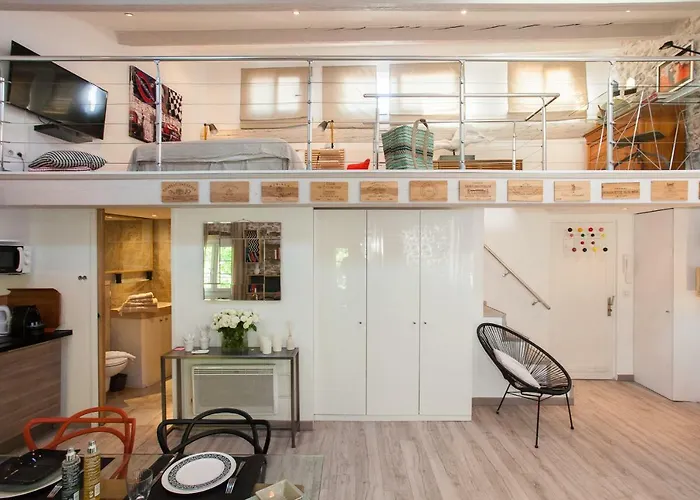 Superbe Loft Vieil شقة أنتيب